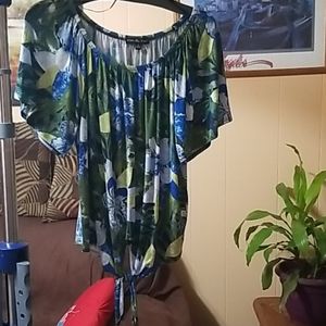 NWOT Floral  off-shoulder Boho top